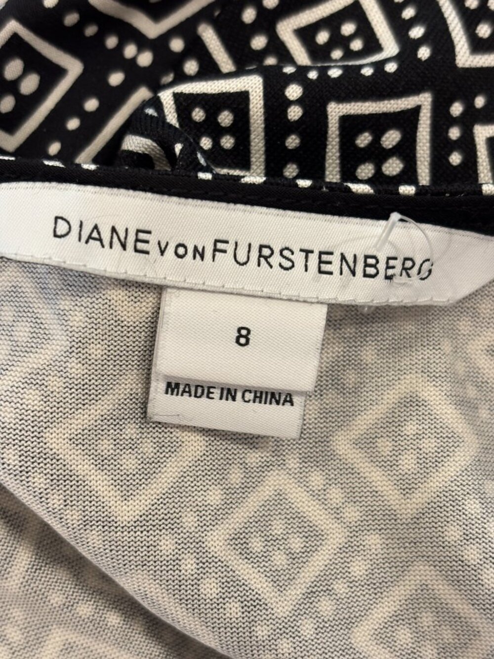 Diane von Furstenberg Silk Geometric Print Dress Size 8 Like New - Picture 4 of 6